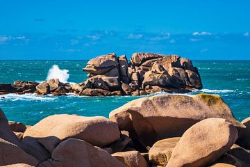 Atlantic Ocean coast in Brittany, France van Rico Ködder