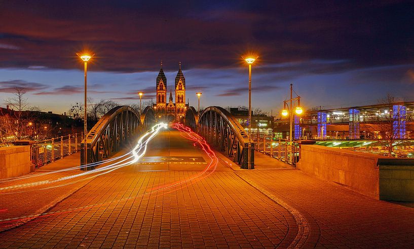 Wiwili-brug en centraal station Freiburg van Patrick Lohmüller