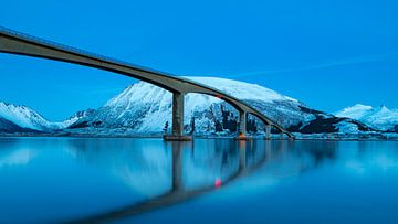 Gimsøystraumen Brücke zwischen Austvågøya und Gimsøya auf den Lofoten in Nord-Norwegen