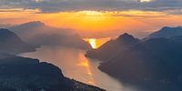 Le lac des Quatre-Cantons au coucher du soleil