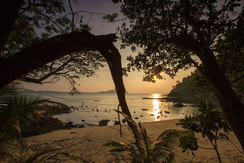 Sunset at the Beach van Levent Weber