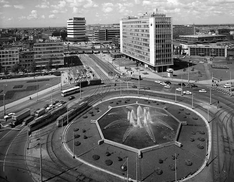 Rotterdam Hofplein Fontein  juli 1972 van Roel Dijkstra