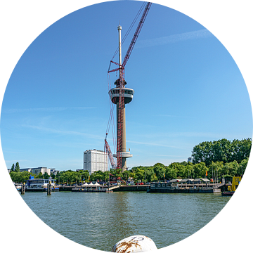 Terex Demag CC3800 hijskraan naast de Euromast.