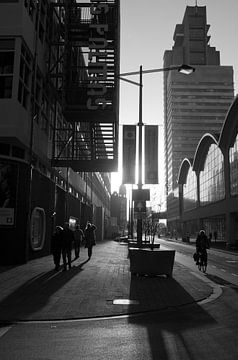 Rotterdam, Kop van Zuid, ondergaande zon. van Peter Hofwegen