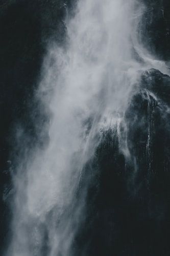 Indrukwekkende waterval Milford Sound Nieuw Zeeland | foto art print