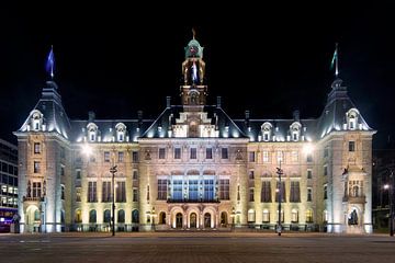 Nachtaufnahme des Rotterdamer Rathauses