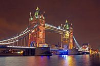 Tower brug in Londen UK bij nacht van Eye on You thumbnail
