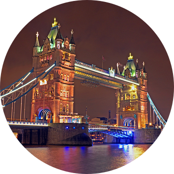 Tower brug in Londen UK bij nacht van Eye on You