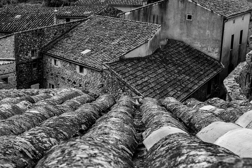 Dakpanorama in de Ardèche van Flatfield