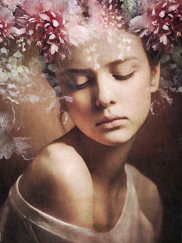 Day Dream | Portrait d'une jeune femme entourée de fleurs.