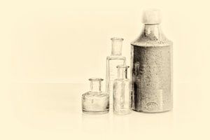 Stilleben aus alten antiken Flaschen