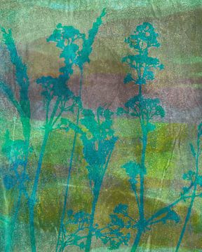 Modernes abstraktes botanisches Bild. Wiesenblumen in Grün, Blau und Lila von Dina Dankers