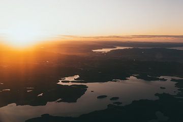 Zonsondergang over Noorse fjorden van Jessie Jansen