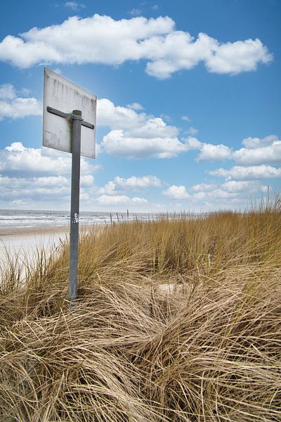 Beach crossing on Usedom with a view of the Baltic Sea and sign by Martin Köbsch