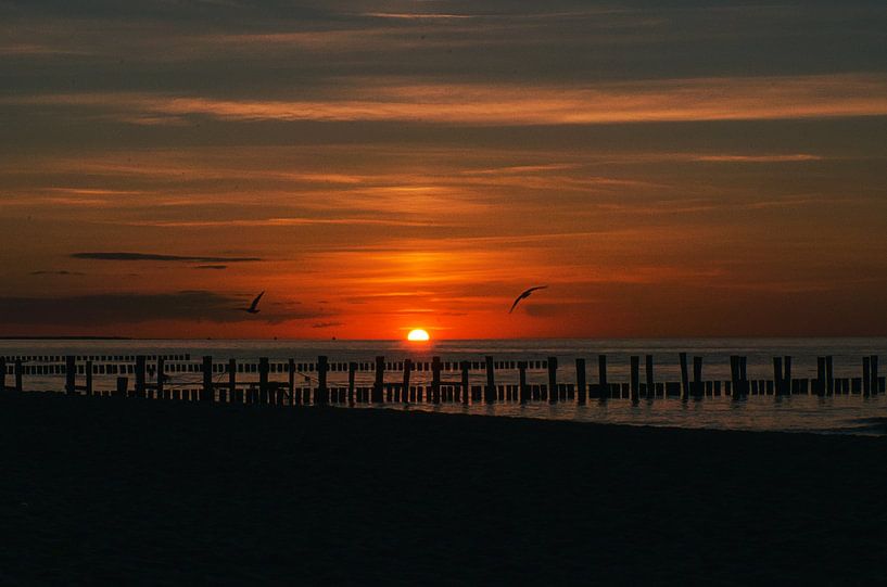 Zonsondergang op het strand van Zingst, romantisch van Martin Köbsch