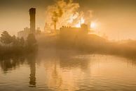 Suikerfabriek in de ochtendmist van Richard Janssen thumbnail