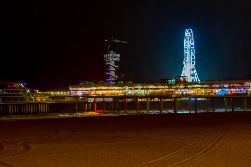 Pier van Scheveningen bij nacht van Brian Morgan