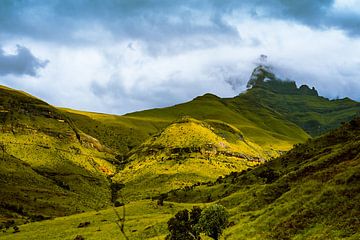 Berge in den Wolken von Gerben Kolk