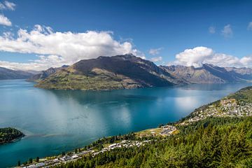 La chaîne de montagnes des Remarkables et le lac Wakatipu, Queenstown, Nouvelle-Zélande. sur Christian Müringer