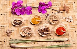 Lances avec orchidée