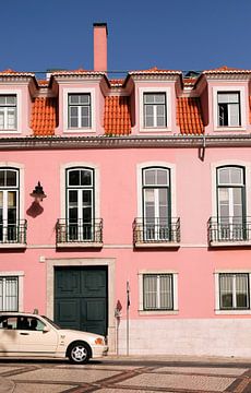 Roze huis in Lissabon van Marit Lindberg