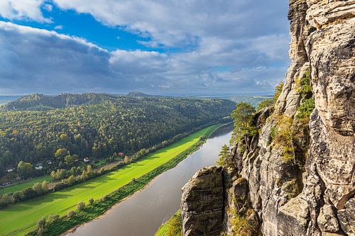 Blick über die Elbe auf die Sächsische Schweiz