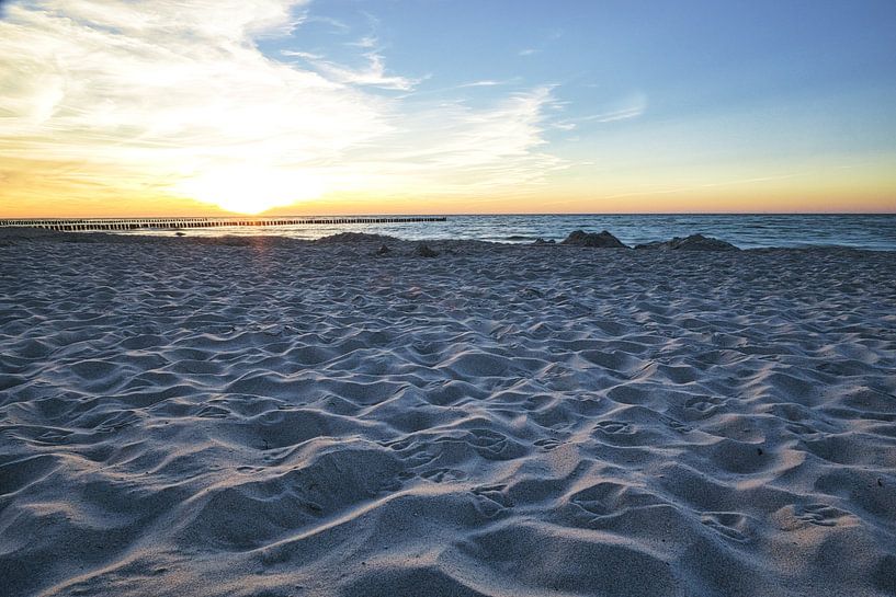 Am Sandstrand der Ostseeküste von Martin Köbsch