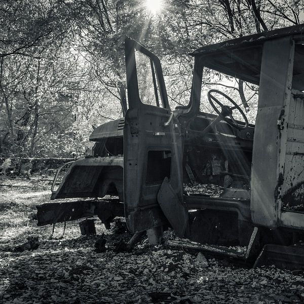 Verlassenes Feuerwehrauto in Tschernobyl von Karl Smits
