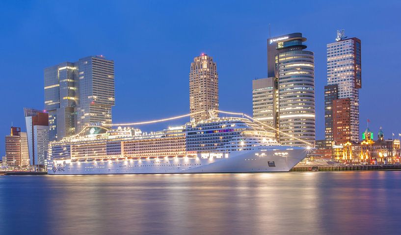 MSC Splendida à Rotterdam par Ilya Korzelius