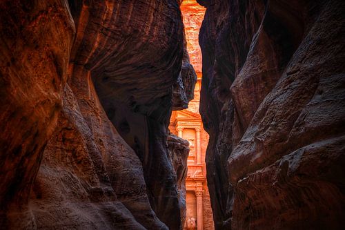 Sandstone city of Petra - Jordan van Van Oostrum Photography