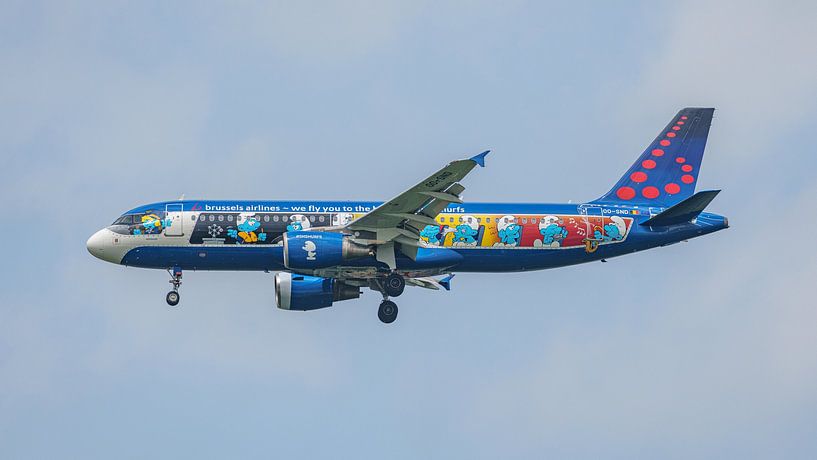 Brussels Airlines Airbus A320 with Smurfs livery. by Jaap van den Berg