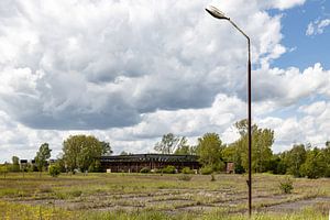 Blick über das Flugfeld zu altem Hangar - Lost Place Alter Flugplatz Rangsdorf