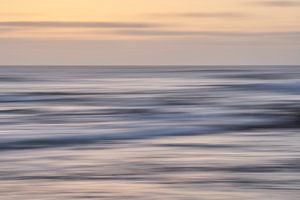 Abstract van golven na zonsondergang