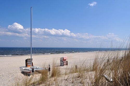 Catamaran en strandstoel op het strand van Heringsdorf