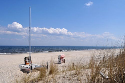 Katamaran und Strandkorb am Strand in Heringsdorf