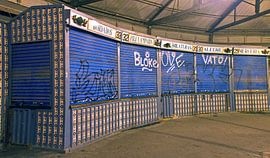 Abandoned Spanish market hall with graffiti in Valencia by Silva Wischeropp