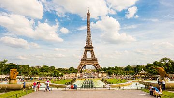 The Eiffel Tower in Paris by Günter Albers