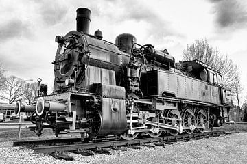 Oude Pruisische Locomotief in Gennep (zwart-wit)