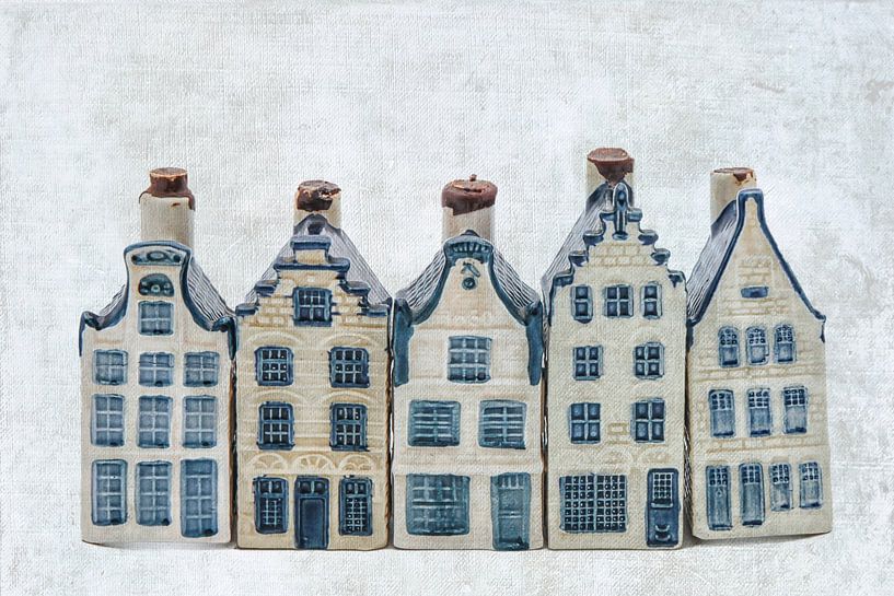 Delfts blauwe nostalgische huisjes op een rijtje  van Patricia Hofmeester