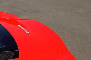 Detailansicht eines roten Sportwagens Ferrari F430