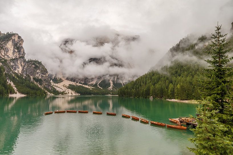 Lago di Braies in de Dolomieten. van Menno Schaefer