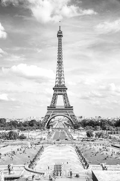 Eiffel Tower by Günter Albers