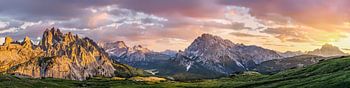 Panorama de montagne des Dolomites près des Trois Cimets et de Misurina.