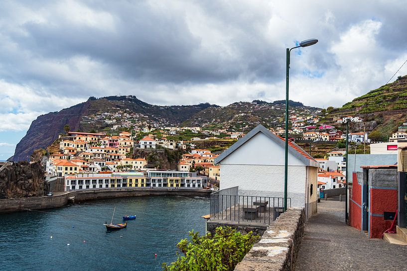 View to the city Camara de Lobos on the island Madeira, Portugal van Rico Ködder