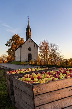 High cross chapel near Makdorf on Lake Constance by Jan Schuler