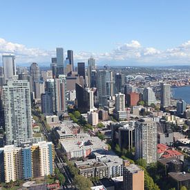 Seattle skyline from the Space Needle by Linda Vreeswijk