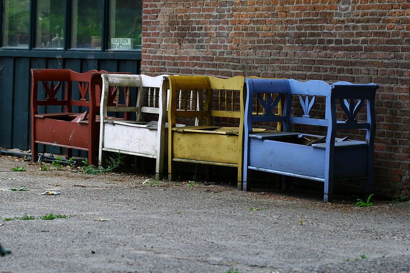 Bankjes by Ab Donker