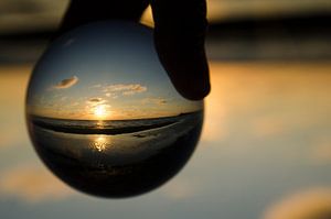 zonsondergang met lens ball van Annelies Cranendonk