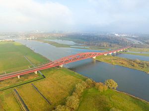 Hanzeboog Eisenbahnbrücke über den Fluss IJssel von oben