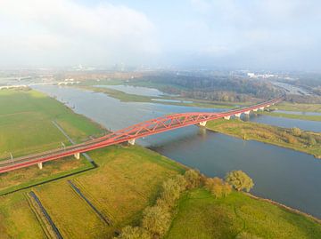 Hanzeboog treinbrug over de IJssel van bovenaf van Sjoerd van der Wal Fotografie